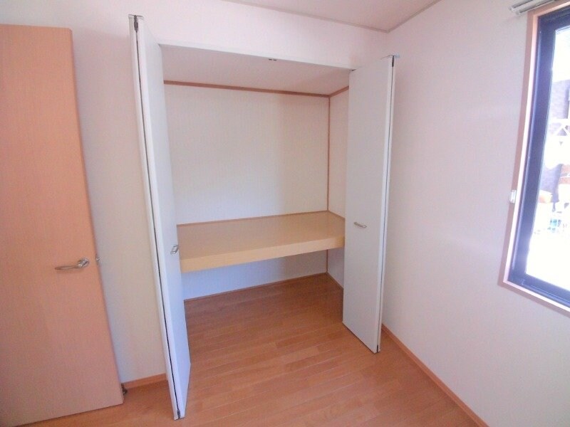 物件内観写真13　(別部屋反転参考写真)