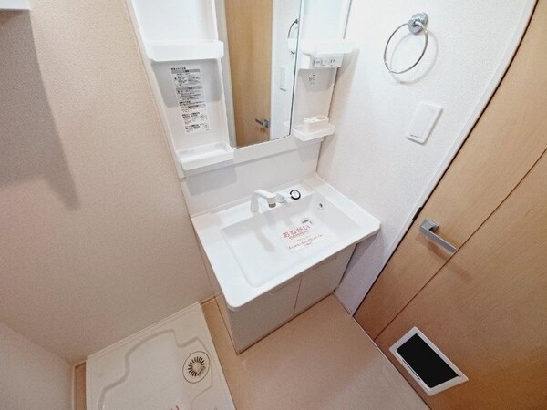 洗面所(同タイプのお部屋の参考写真です。)