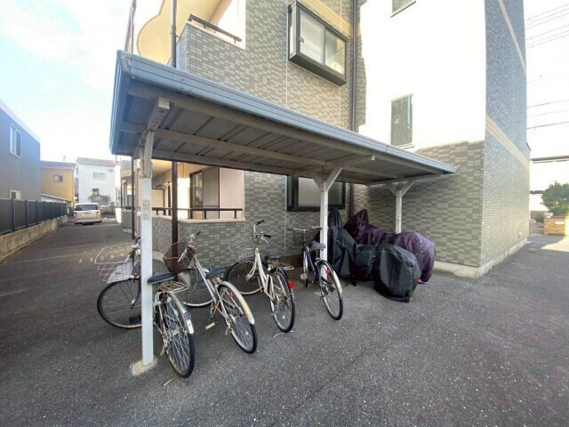 物件外観写真3　(駐輪場)