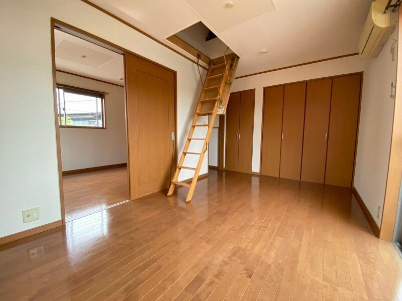 物件内観写真16　(屋根裏収納あり)