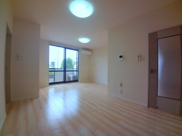 物件内観写真5　(居室・リビング)