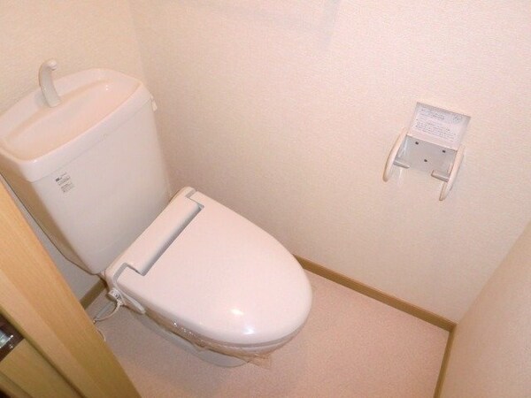 トイレ(同物件別部屋写真)