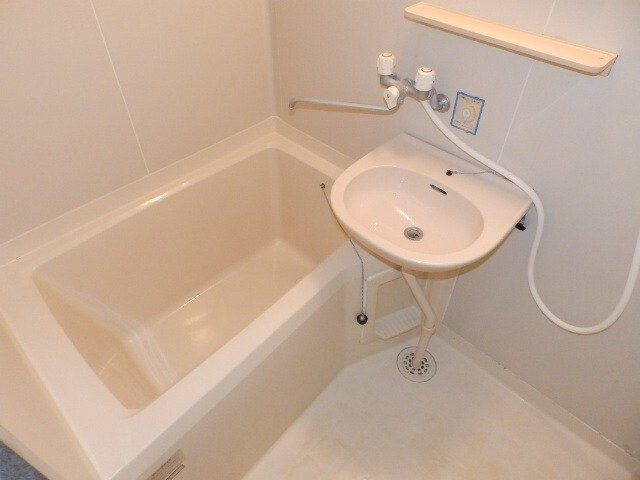 物件内観写真7　(同型別室のお写真です)