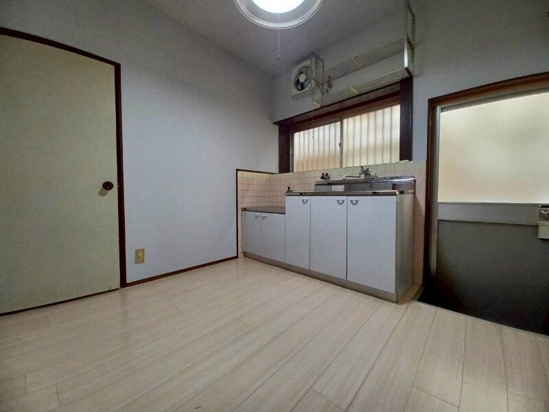 物件内観写真2　(同型反転参考写真です。)