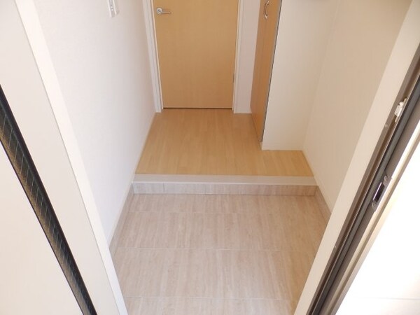 玄関(別部屋同型反転タイプ)