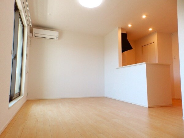 居室・リビング(同物件別部屋のお写真です。)