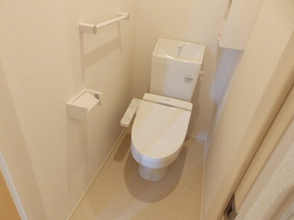 トイレ(同物件別部屋のお写真です。)