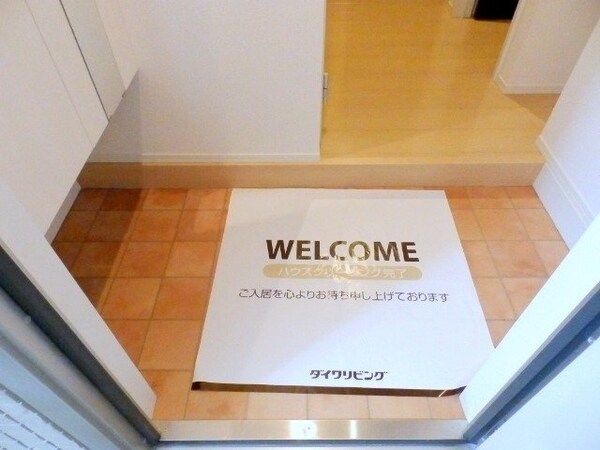 玄関(同物件別室写真)