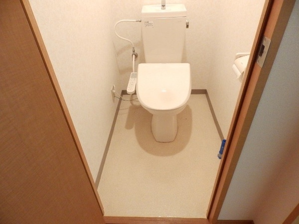 トイレ(同型参考写真)