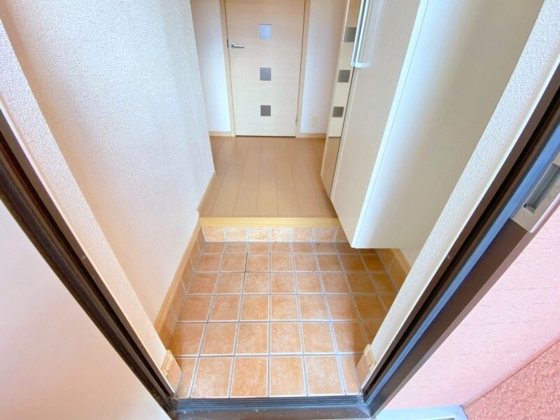 物件内観写真13　(玄関)
