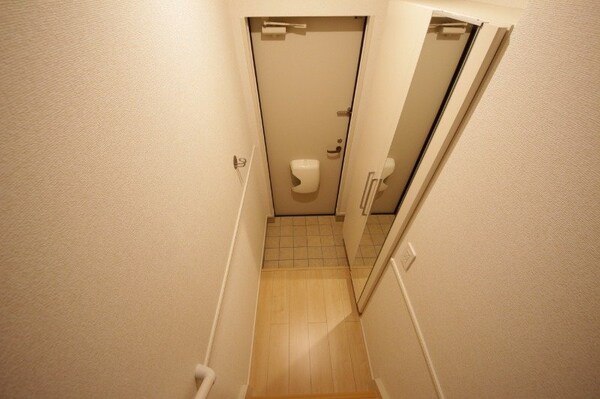 玄関(同型タイプの画像です)