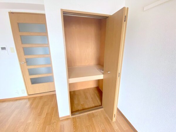 収納(同型参考写真)