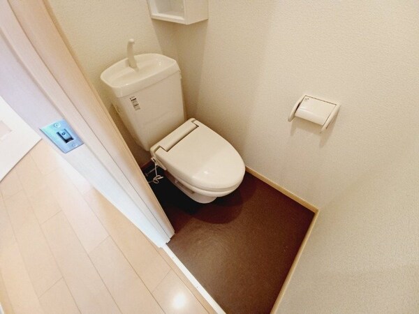 トイレ(同型参考写真)