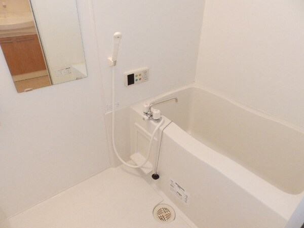 バス／シャワールーム等(同物件別部屋写真)