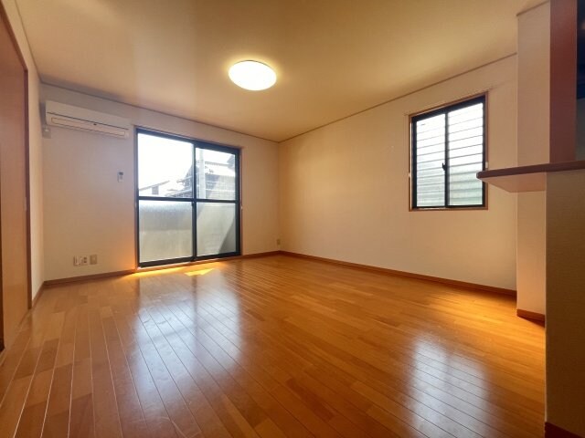 物件内観写真15　(同建物の別部屋反転タイプ)