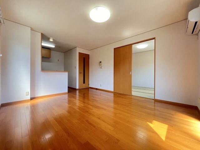 物件内観写真16　(同建物の別部屋反転タイプ)