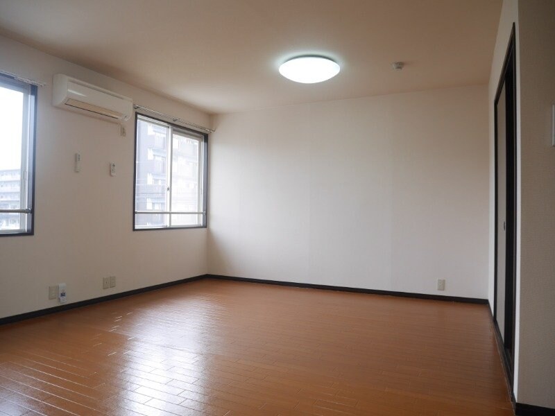 物件内観写真9　(別部屋反転写真)