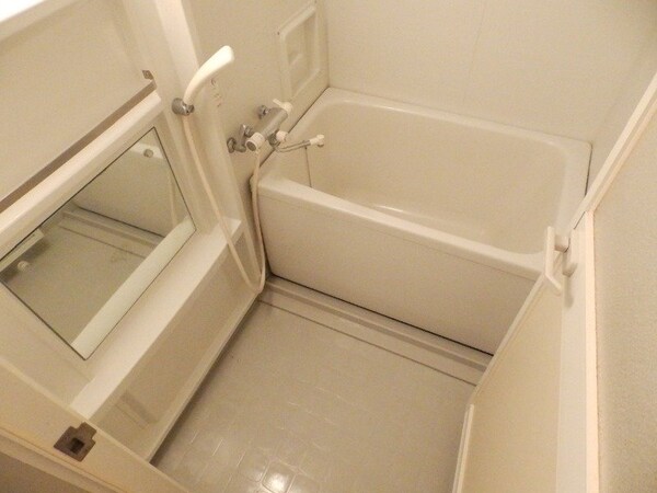 バス／シャワールーム等(同型参考写真)