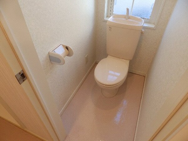 トイレ(同型参考写真)