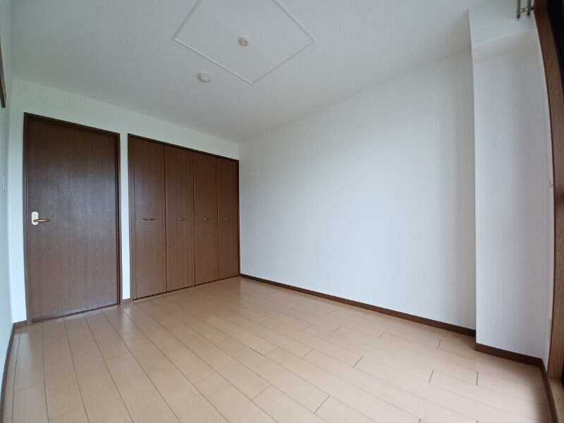 物件内観写真8　(別部屋反転写真です)