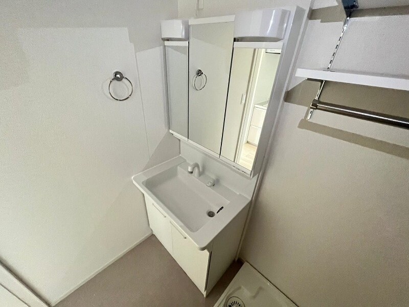 物件内観写真10　(同物件別室反転タイプ)