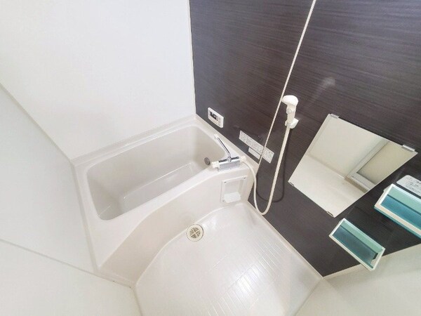 バス／シャワールーム等(同型反転参考写真)