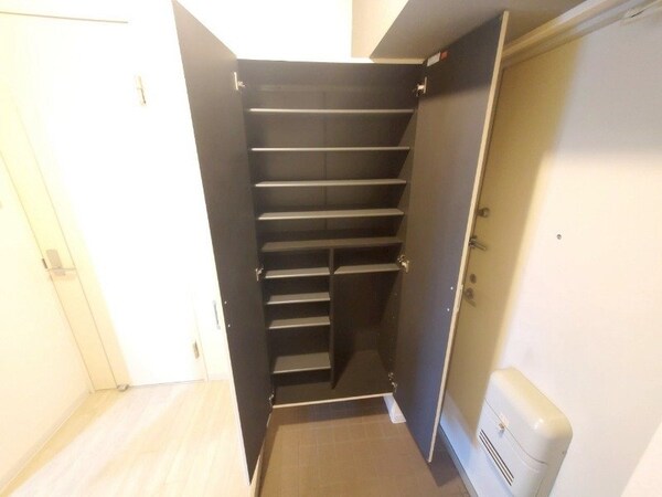 収納(同型反転参考写真)