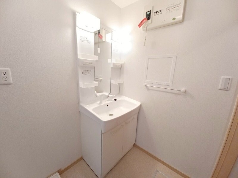 物件内観写真10　(別部屋反転参考写真です。)