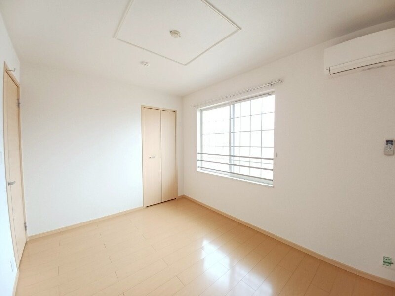 物件内観写真12　(別部屋反転参考写真です。)