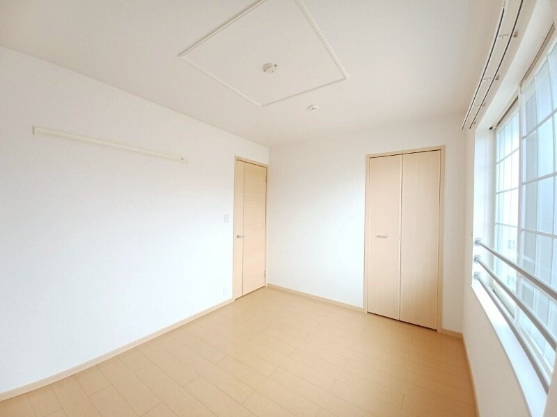 物件内観写真22　(別部屋反転参考写真です。)