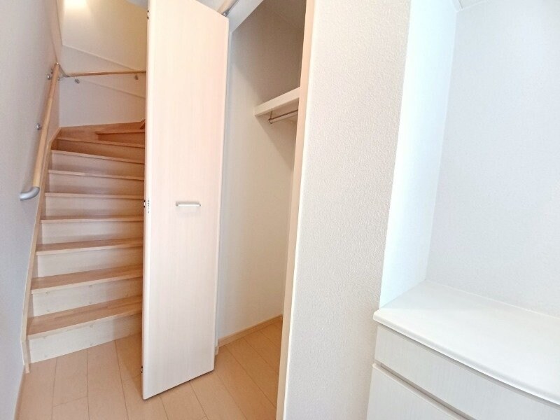 物件内観写真24　(別部屋反転参考写真です。)