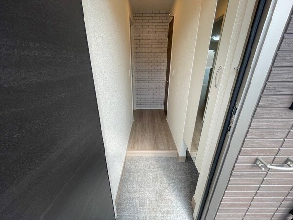 玄関(同物件別部屋のお写真です。)