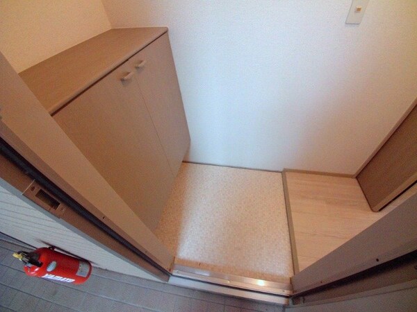 玄関(同型部屋写真です。)