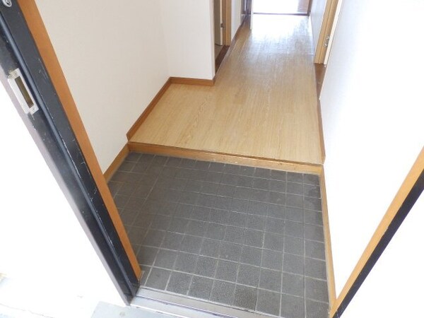 玄関(同タイプ部屋写真です。)