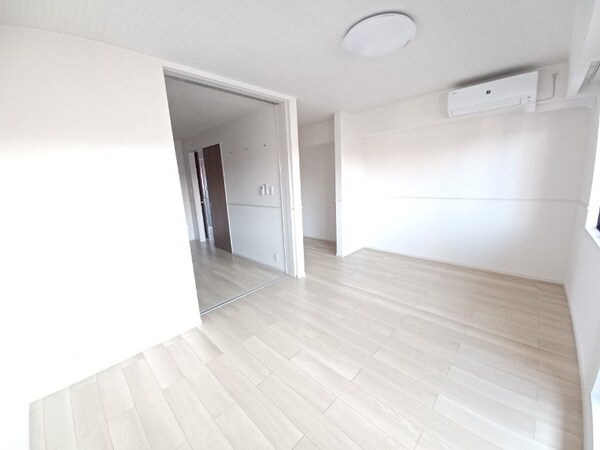 居室・リビング(同物件別部屋写真)