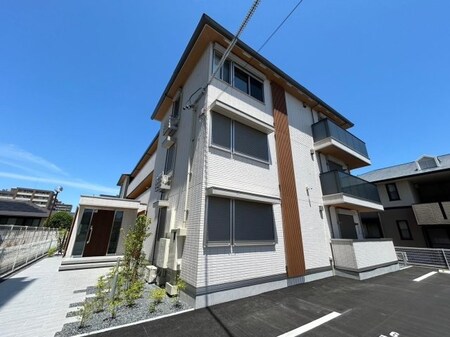 Ｄ－ｃｈａｍｂｒｅ 中川原外観写真