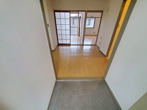 玄関(同タイプ部屋写真です。)