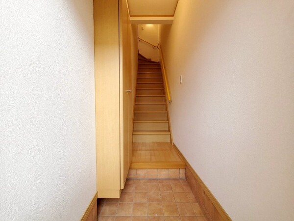 玄関(同型別部屋写真)
