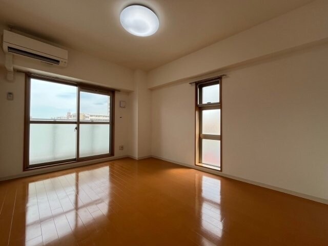 物件内観写真7　(別部屋同型写真です。)