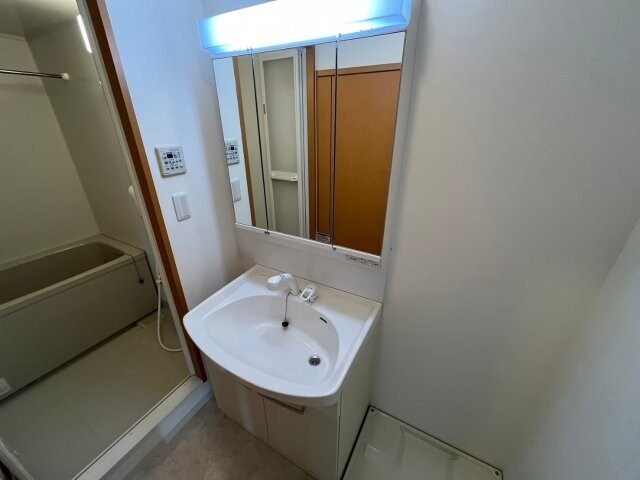 物件内観写真10　(別部屋同型写真です。)