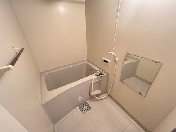 バス／シャワールーム等(同建物の別部屋反転タイプ)