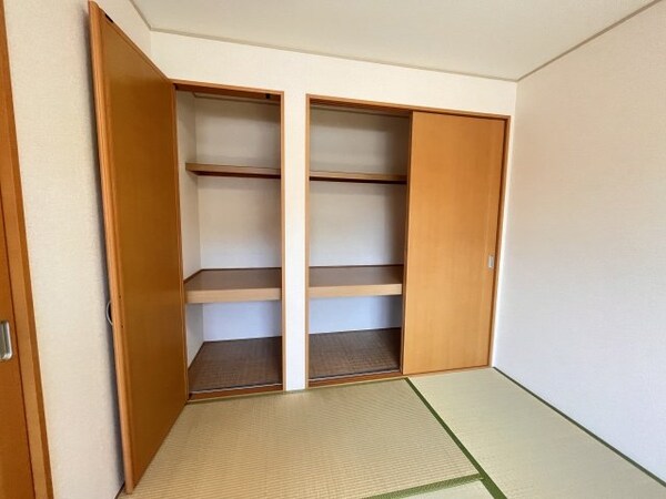 収納(同建物の別部屋反転タイプ)