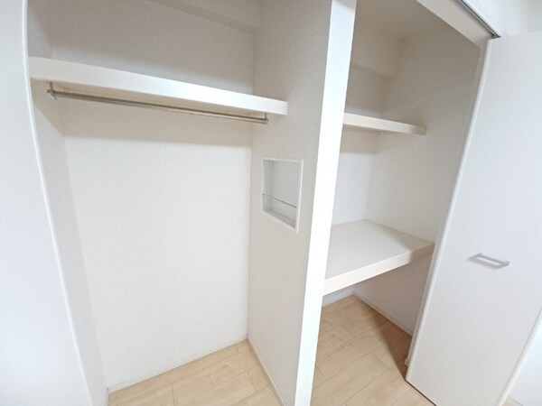 収納(別部屋反転参考写真)