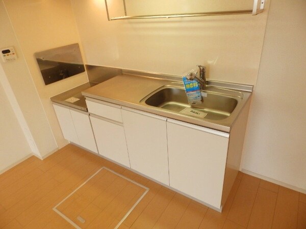 キッチン(別部屋反転参考写真)