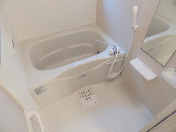バス／シャワールーム等(別部屋反転参考写真)