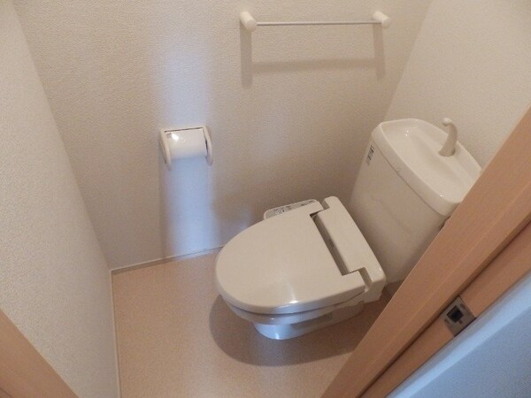 トイレ(別部屋反転参考写真)
