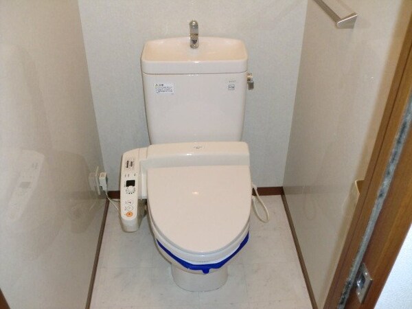 トイレ(同棟同型タイプの写真です)