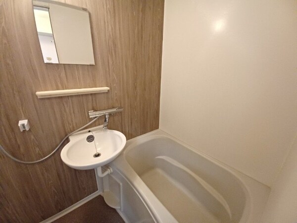 バス／シャワールーム等(同棟別部屋の写真です)