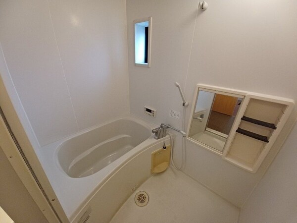 バス／シャワールーム等(同型参考写真)