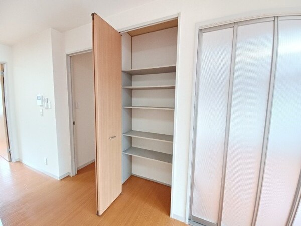 収納(同型参考写真)